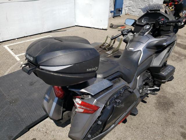 JH2SC794XJK000762 - 2018 HONDA GL1800 B GRAY photo 6