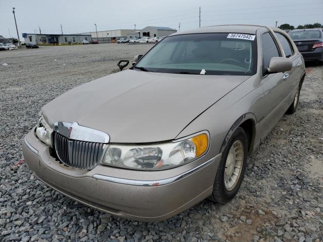 1LNHM81W42Y637840 - 2002 LINCOLN TOWN CAR EXECUTIVE  photo 2