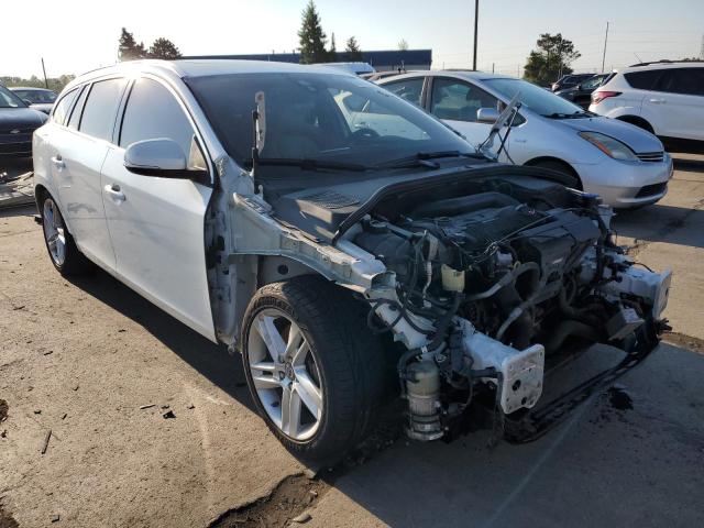 YV1612SB5F1205571 - 2015 VOLVO V60 PREMIE WHITE photo 1