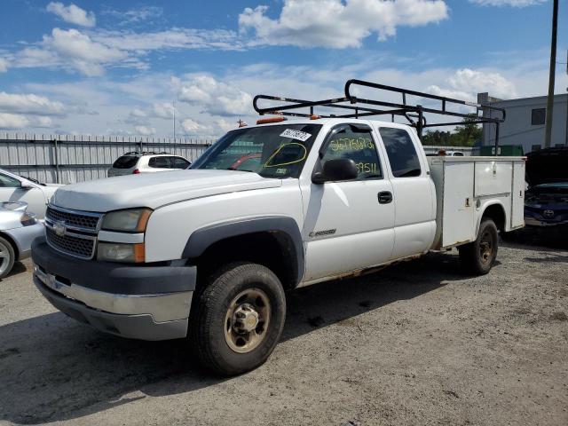 1GBHC29U05E172149 - 2005 CHEVROLET SILVERADO WHITE photo 2