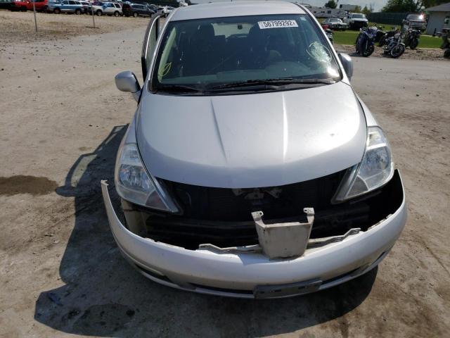 3N1BC1CP1BL359588 - 2011 NISSAN VERSA S SILVER photo 9