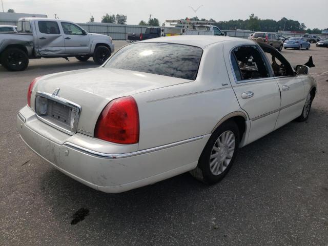 1LNHM83W84Y614383 - 2004 LINCOLN TOWN CAR U WHITE photo 4