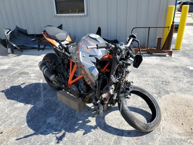 VBKV69403HM953713 - 2017 KTM 1290 SUPER ORANGE photo 1