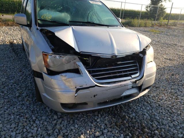 2A8HR54119R607352 - 2009 CHRYSLER TOWN & COU SILVER photo 9