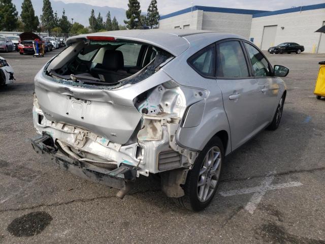 1FADP3K22FL319085 - 2015 FORD FOCUS SILVER photo 4