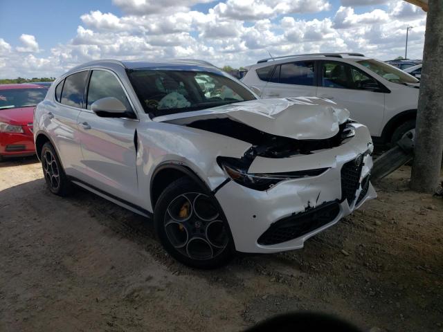 ZASFAKBNXJ7B70328 - 2018 ALFA ROMEO STELVIO TI WHITE photo 1