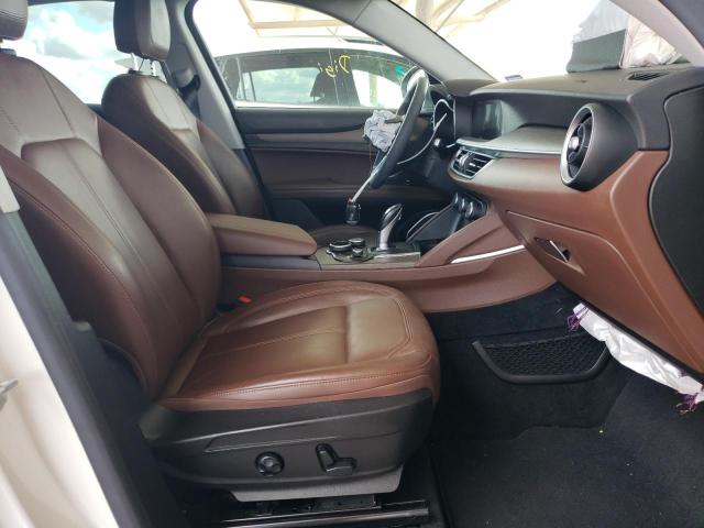 ZASFAKBNXJ7B70328 - 2018 ALFA ROMEO STELVIO TI WHITE photo 5