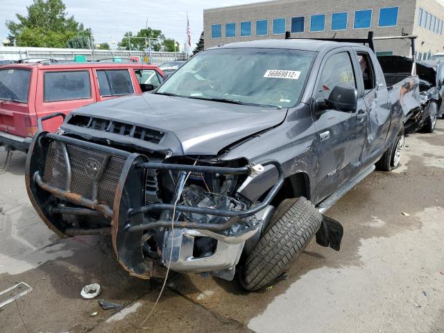 5TFUW5F17FX437586 - 2015 TOYOTA TUNDRA DOU GRAY photo 2