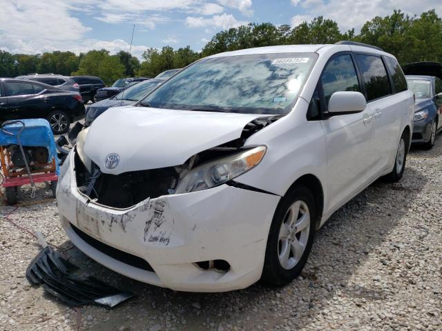 5TDKK3DC3BS117564 - 2011 TOYOTA SIENNA LE WHITE photo 2