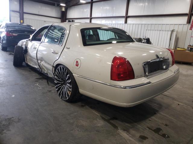 1LNHM82V16Y647902 - 2006 LINCOLN TOWN CAR S WHITE photo 3