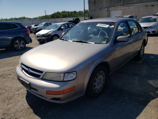 JN1CA21D6WT506501 - 1998 NISSAN MAXIMA GLE SILVER photo 2