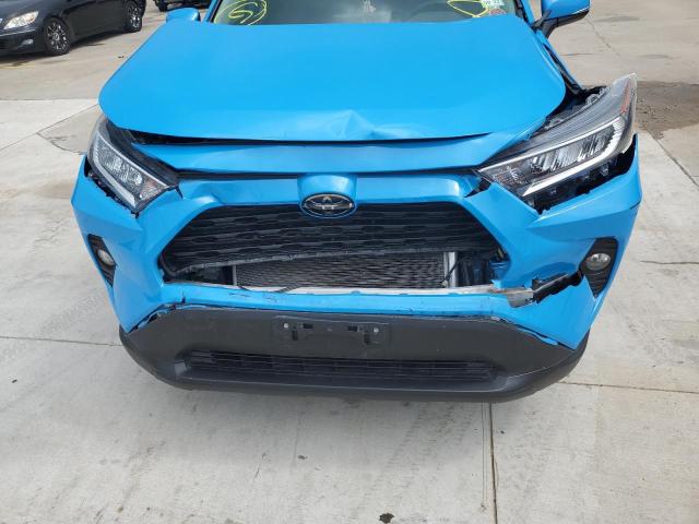 2T3C1RFVXLW090811 - 2020 TOYOTA RAV4 XLE P BLUE photo 9