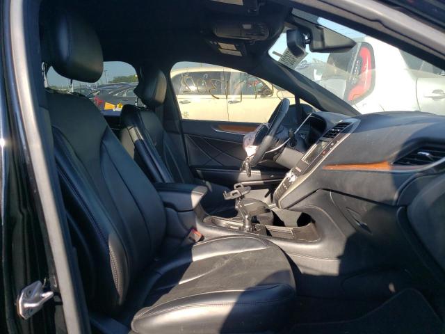 5LMCJ3D90HUL15978 - 2017 LINCOLN MKC RESERV შავი ფოტო 5