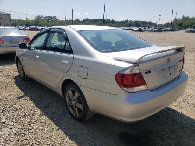 4T1BA32K75U061122 - 2005 TOYOTA CAMRY SE SILVER photo 3