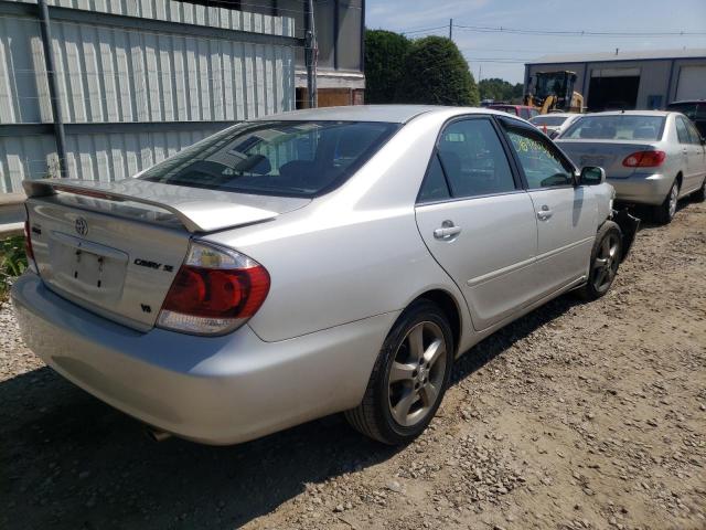 4T1BA32K75U061122 - 2005 TOYOTA CAMRY SE SILVER photo 4