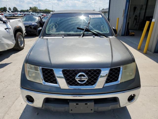 1N6AD07W25C435625 - 2005 NISSAN FRONTIER C GRAY photo 9