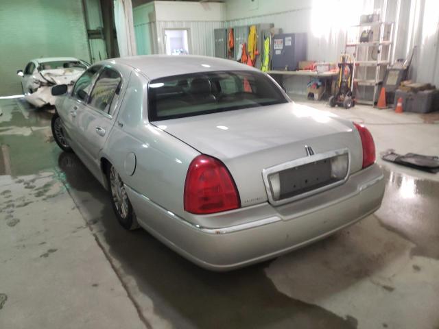 1LNHM82W27Y627068 - 2007 LINCOLN TOWN CAR S SILVER photo 3