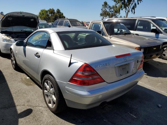 WDBKK47F7WF060561 - 1998 MERCEDES-BENZ SLK 230 KO SILVER photo 3