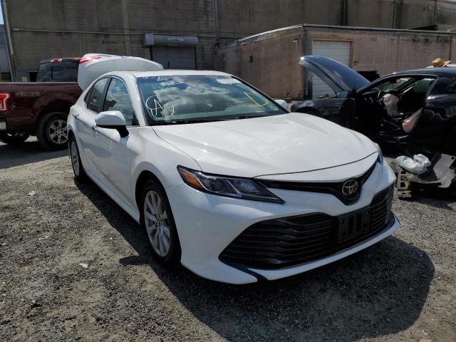 4T1B11HK5JU064509 - 2018 TOYOTA CAMRY L AU WHITE photo 1