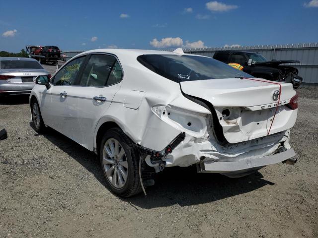 4T1B11HK5JU064509 - 2018 TOYOTA CAMRY L AU WHITE photo 3