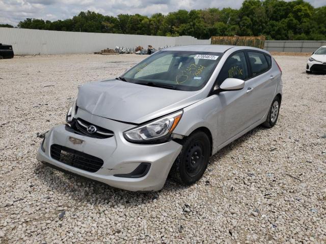 KMHCT5AE9GU247804 - 2016 HYUNDAI ACCENT SE SILVER photo 2