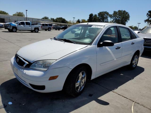 1FAHP34N96W185697 - 2006 FORD FOCUS ZX4 WHITE photo 2