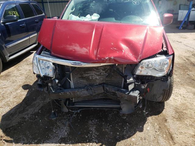 2C4RC1BG4FR546961 - 2015 CHRYSLER TOWN & COU RED photo 9