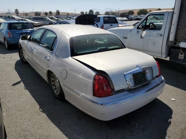 1LNHM82W1XY650373 - 1999 LINCOLN TOWN CAR S WHITE photo 3