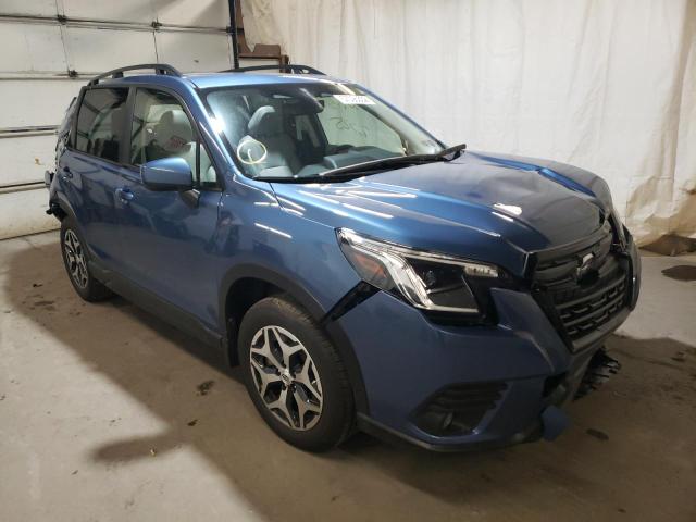 JF2SKAEC0NH411047 - 2022 SUBARU FORESTER P BLUE photo 1