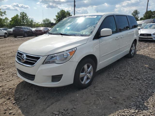 2V4RW3D17AR407241 - 2010 VOLKSWAGEN ROUTAN SE WHITE photo 2