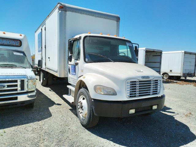 1FVACWDC24HN07822 - 2004 FREIGHTLINER M2 106 MED WHITE photo 1