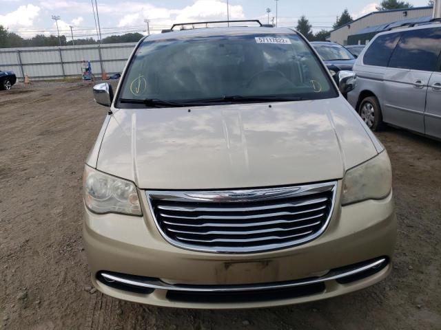 2A4RR8DG0BR609756 - 2011 CHRYSLER TOWN & COU GOLD photo 9