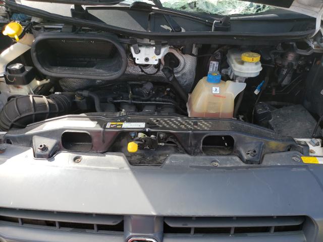 3C6TRVAG0JE109702 - 2018 RAM PROMASTER WHITE photo 7