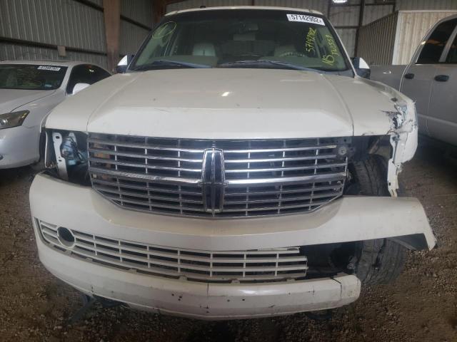 5LMFL27568LJ12559 - 2008 LINCOLN NAVIGATOR თეთრი ფოტო 9