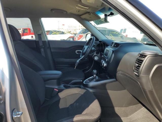 KNDJN2A23J7598823 - 2018 KIA SOUL SILVER photo 5