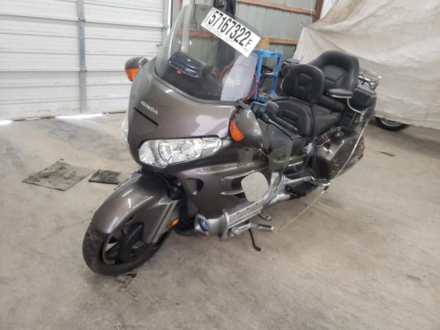 1HFSC47H5AA903510 - 2010 HONDA GL1800 GRAY photo 2