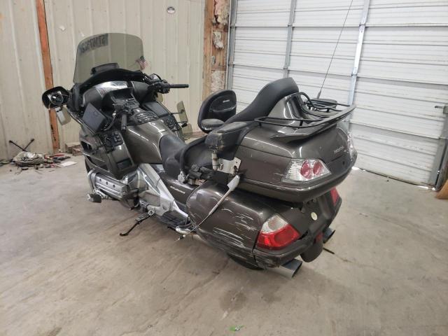 1HFSC47H5AA903510 - 2010 HONDA GL1800 GRAY photo 3