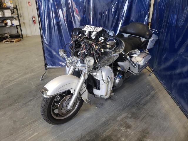 1HD1FC43X7Y625539 - 2007 HARLEY-DAVIDSON FLHTCUI 白色 照片 2
