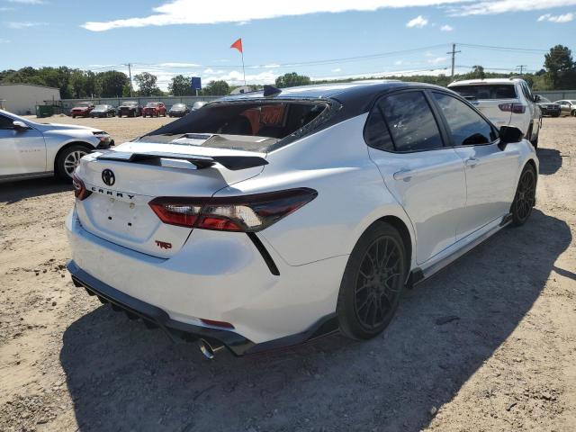 4T1KZ1AK6NU060462 - 2022 TOYOTA CAMRY TRD WHITE photo 4