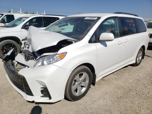 5TDKZ3DC0KS003484 - 2019 TOYOTA SIENNA LE WHITE photo 2