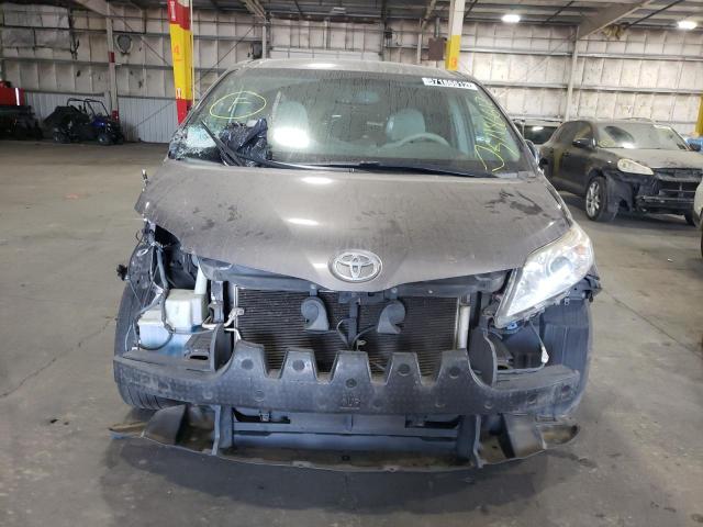 5TDJK3DC0DS051652 - 2013 TOYOTA SIENNA LE GRAY photo 9