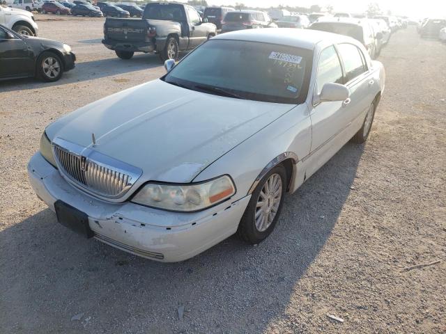 1LNHM83W14Y623975 - 2004 LINCOLN TOWN CAR U WHITE photo 2