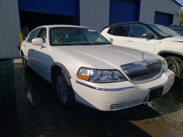 1LNHM82W43Y623940 - 2003 LINCOLN TOWN CAR S WHITE photo 1