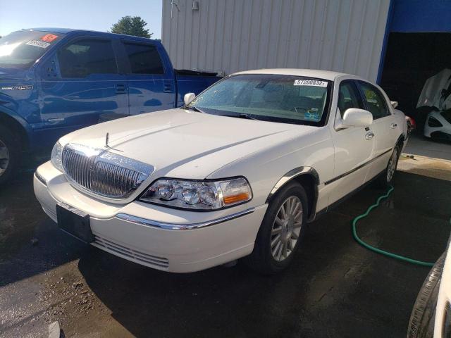 1LNHM82W43Y623940 - 2003 LINCOLN TOWN CAR S WHITE photo 2