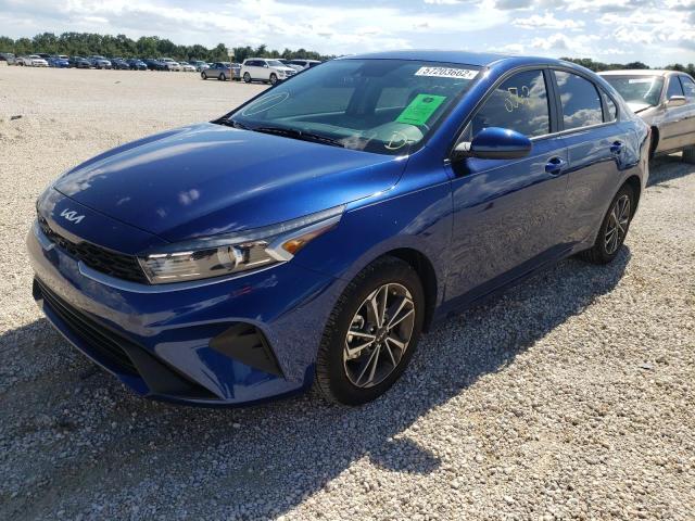 3KPF24AD2NE492249 - 2022 KIA FORTE FE BLUE photo 2