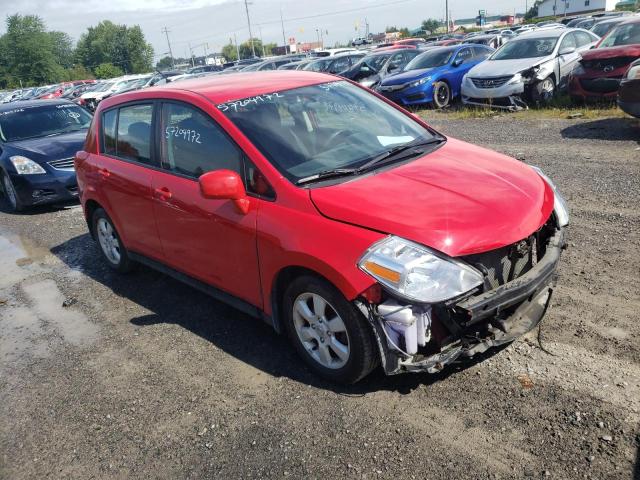 3N1BC13E29L416146 - 2009 NISSAN VERSA S RED photo 1