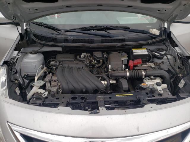 3N1CN7AP4JL858033 - 2018 NISSAN VERSA S Gümüş foto 7