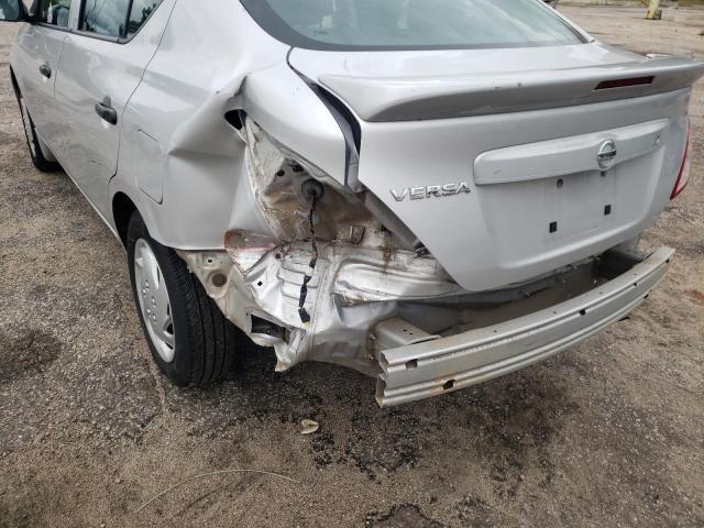 3N1CN7AP4JL858033 - 2018 NISSAN VERSA S Gümüş foto 9