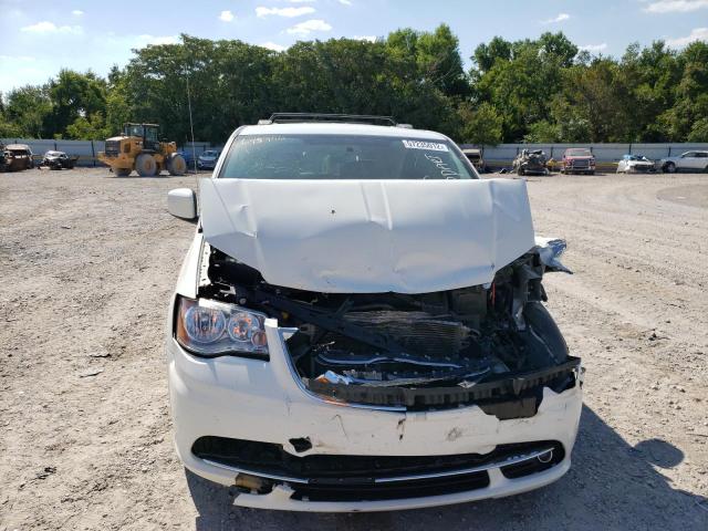 2C4RC1BG6DR645956 - 2013 CHRYSLER TOWN & COU WHITE photo 9