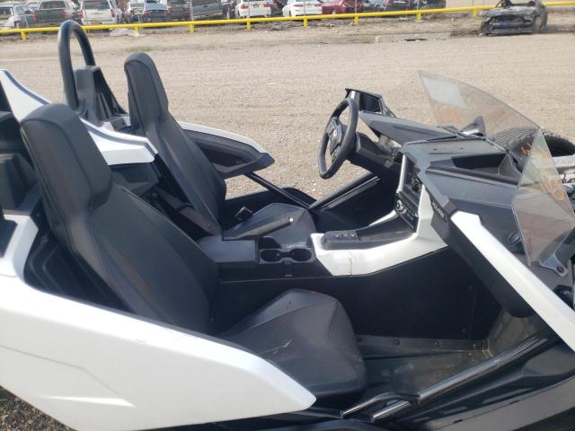 57XAATHD5M8146080 - 2021 POLARIS SLINGSHOT WHITE photo 5